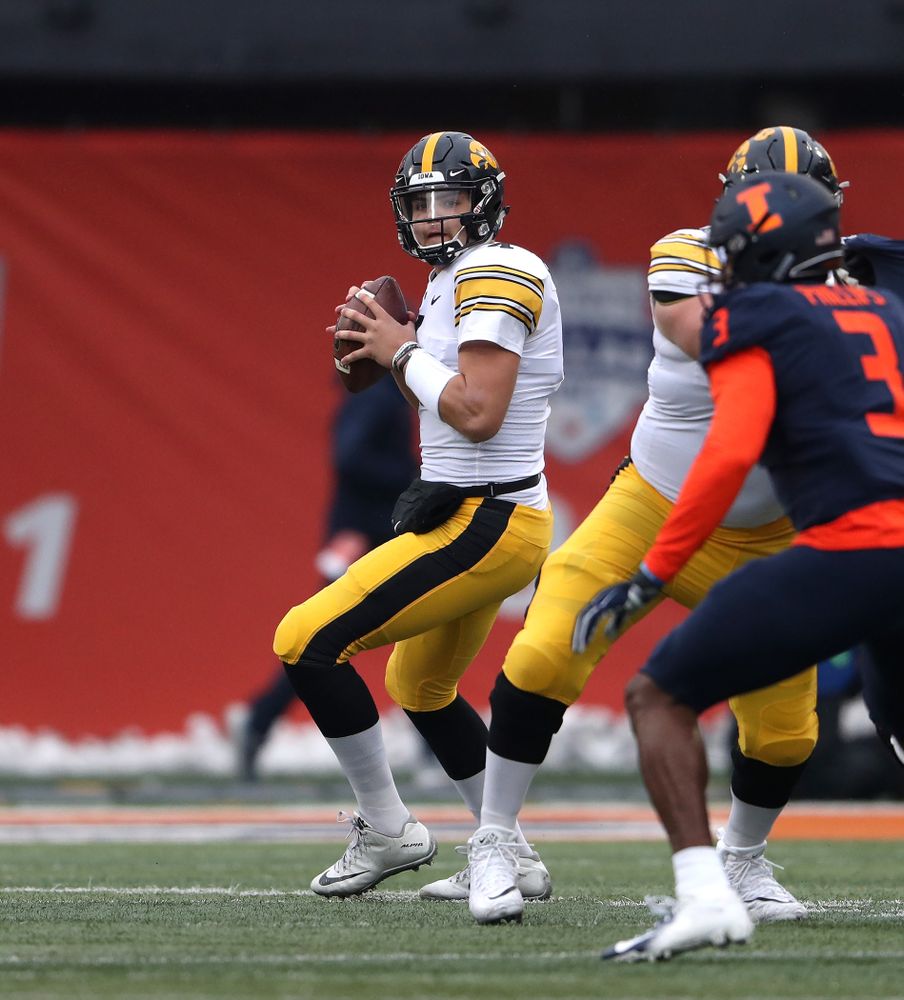 Iowa Hawkeyes quarterback Nate Stanley (4) against the Illinois Fighting Illini Saturday, November 17, 2018 at Memorial Stadium in Champaign, Ill. (Brian Ray/hawkeyesports.com)