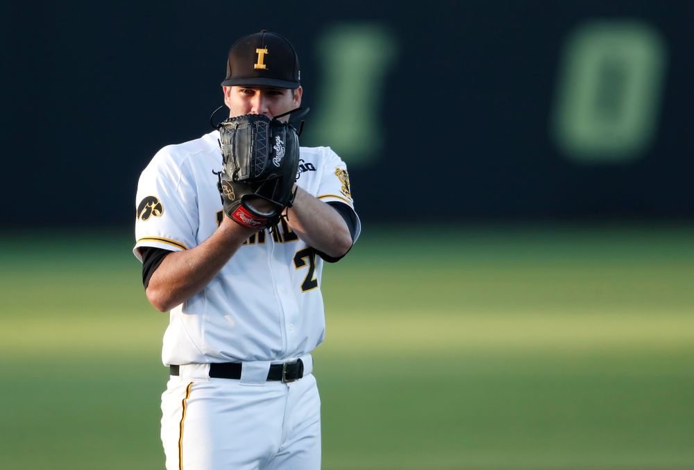 Iowa Hawkeyes pitcher Nick Allgeyer (24) against the Michigan Wolverines Friday, April 27, 2018 at Duane Banks Field in Iowa City. (Brian Ray/hawkeyesports.com)