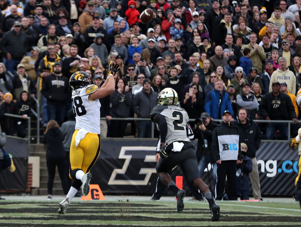 Iowa Hawkeyes tight end T.J. Hockenson (38) against the Purdue Boilermakers Saturday, November 3, 2018 Ross Ade Stadium in West Lafayette, Ind. (Brian Ray/hawkeyesports.com)