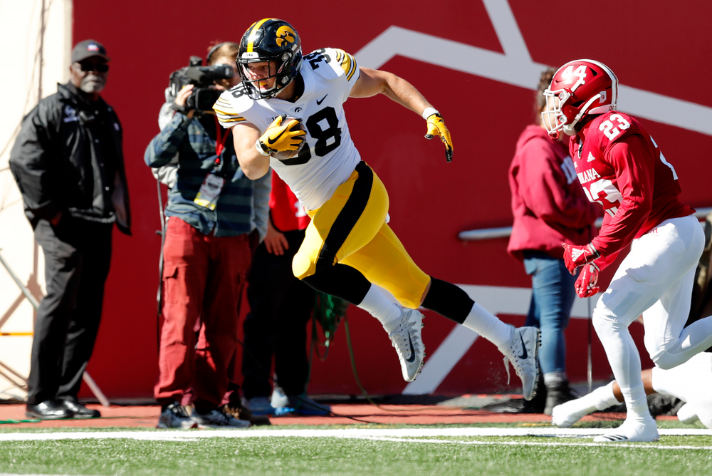 Iowa Hawkeyes tight end T.J. Hockenson (38) against the Indiana Hoosiers Saturday, October 13, 2018 at Memorial Stadium, in Bloomington, Ind. (Brian Ray/hawkeyesports.com)