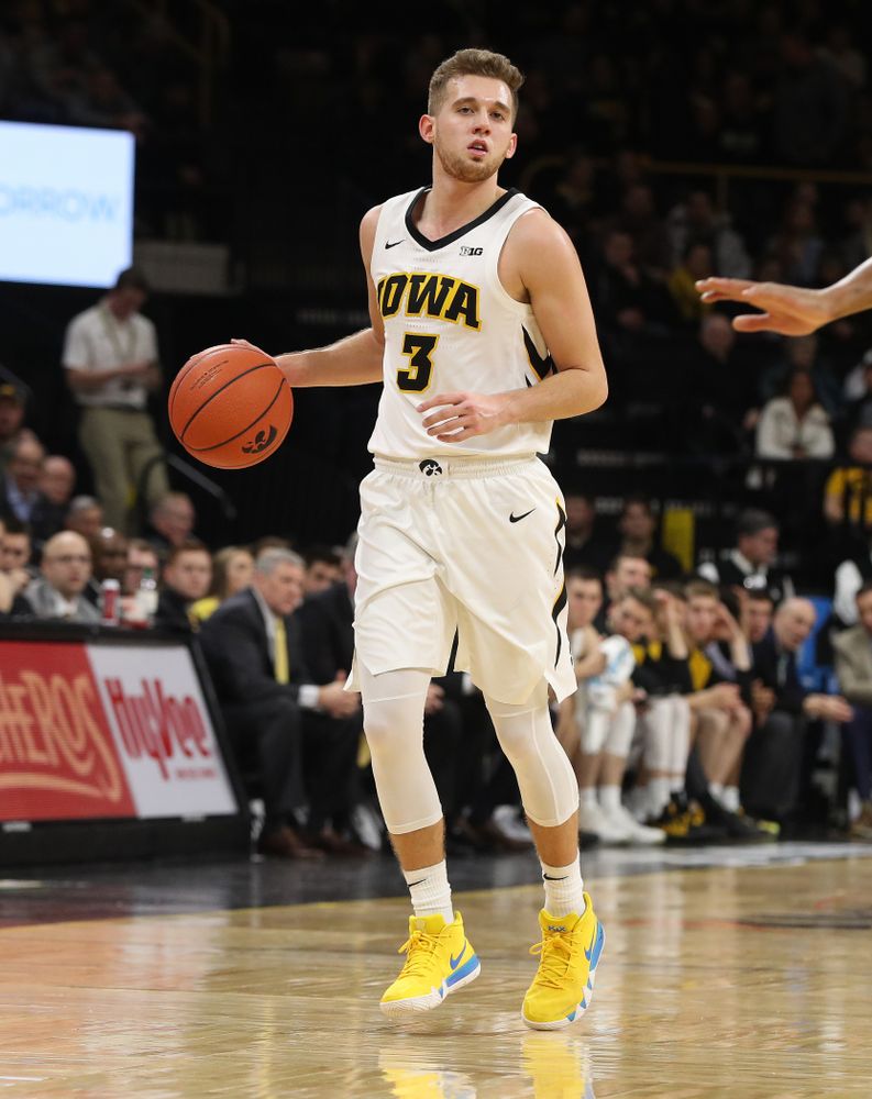 Iowa Hawkeyes guard Jordan Bohannon (3) against the Michigan Wolverines Friday, February 1, 2019 at Carver-Hawkeye Arena. (Brian Ray/hawkeyesports.com)