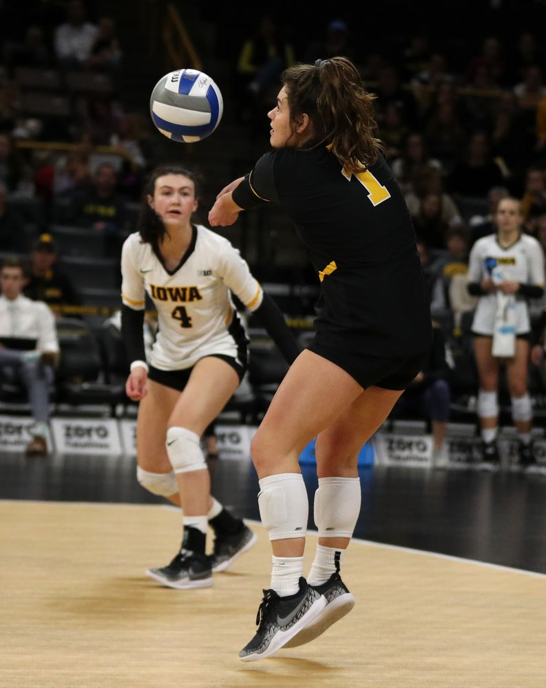 Iowa Hawkeyes defensive specialist Molly Kelly (1) against the Ohio State Buckeyes Saturday, November 24, 2018 at Carver-Hawkeye Arena. (Brian Ray/hawkeyesports.com)