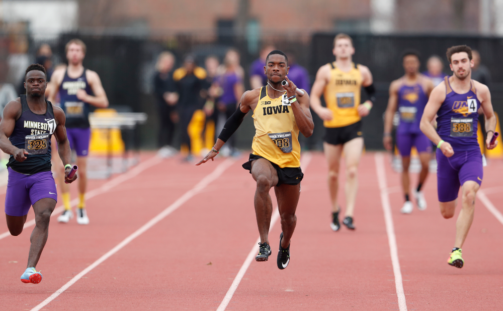 Iowa's Antonio Woodard runs the final leg of 4x100 during the 2018 MUSCO Twilight Invitational Thursday, April 12, 2018 at the Cretzmeyer Track. (Brian Ray/hawkeyesports.com)