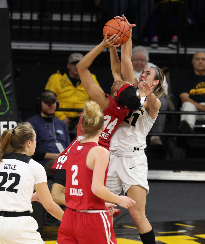 Iowa Hawkeyes forward Hannah Stewart (21) against the Wisconsin Badgers Monday, January 7, 2019 at Carver-Hawkeye Arena. (Brian Ray/hawkeyesports.com)