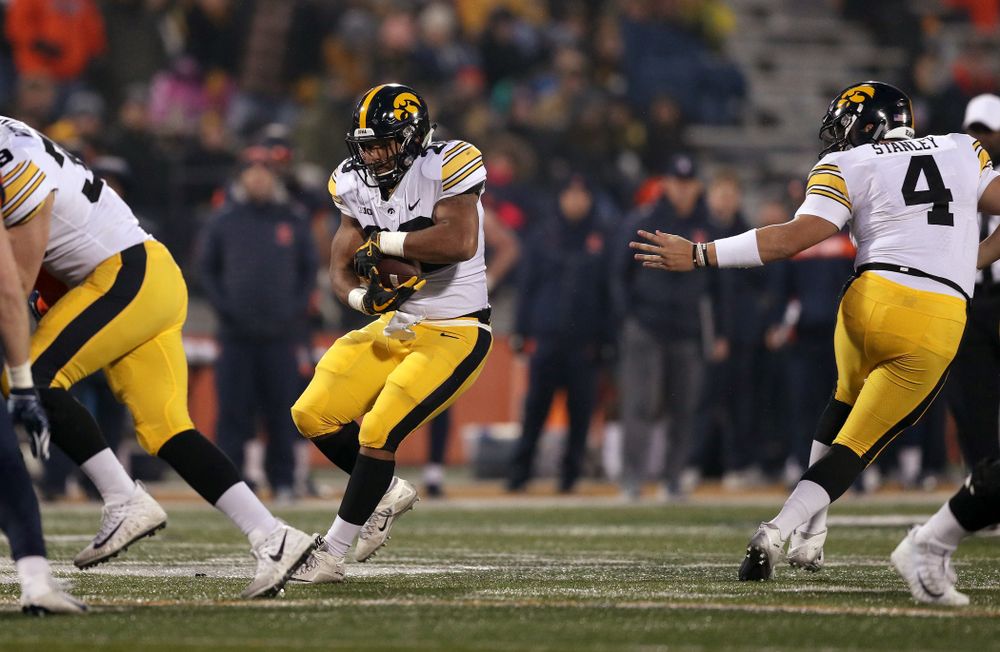 Iowa Hawkeyes running back Toren Young (28) against the Illinois Fighting Illini Saturday, November 17, 2018 at Memorial Stadium in Champaign, Ill. (Brian Ray/hawkeyesports.com)