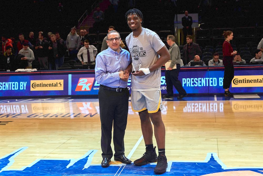 Iowa Hawkeyes forward Tyler Cook (25) against UConn in the Championship game of the 2K Empire Classic Friday, November 16, 2018 at Madison Square Garden in New York City. (Duncan H.Williams/Freelance)