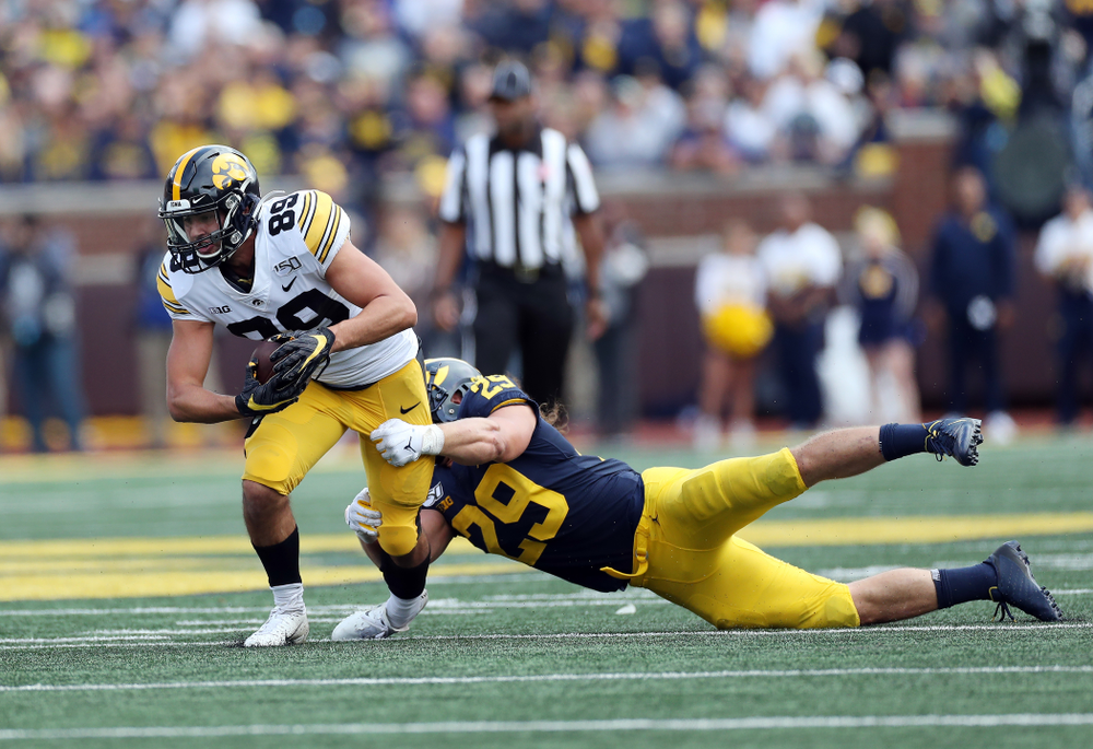 Iowa Hawkeyes wide receiver Nico Ragaini (89) against the Michigan Wolverines Saturday, October 5, 2019 at Michigan Stadium in Ann Arbor, MI. (Brian Ray/hawkeyesports.com)