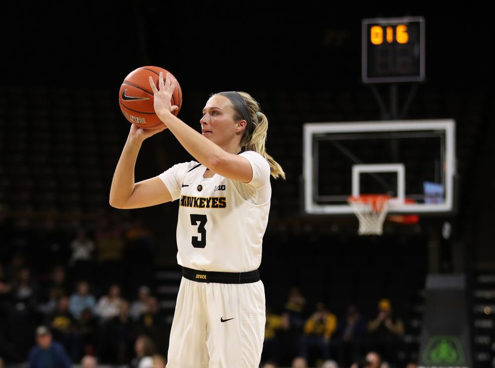 Iowa Hawkeyes guard Makenzie Meyer (3) against the IUPUI Jaguars Saturday, December 8, 2018 at Carver-Hawkeye Arena. (Brian Ray/hawkeyesports.com)