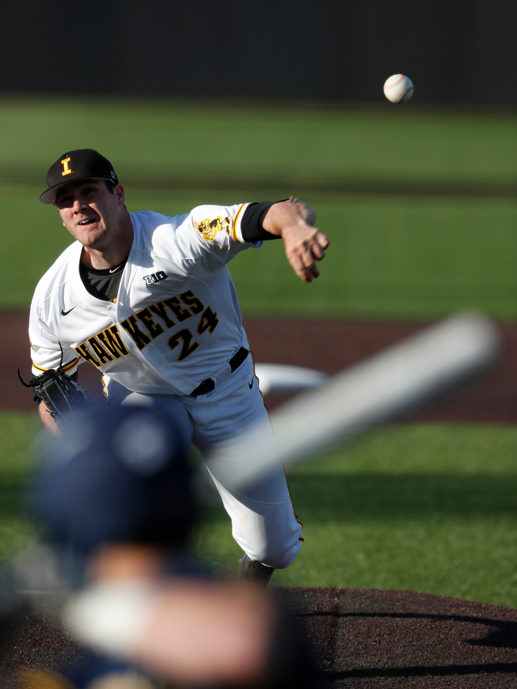Iowa Hawkeyes pitcher Nick Allgeyer (24) against the Michigan Wolverines Friday, April 27, 2018 at Duane Banks Field in Iowa City. (Brian Ray/hawkeyesports.com)