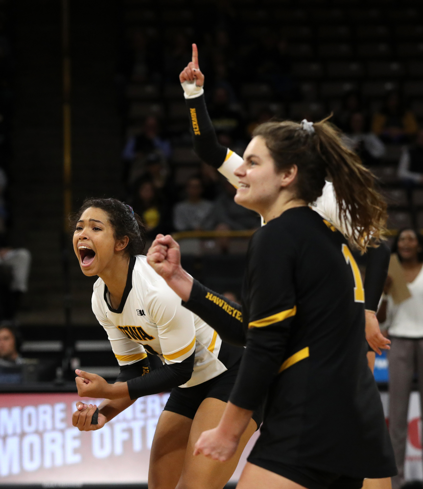 Iowa Hawkeyes setter Gabrielle Orr (7) against the Northwestern Wildcats Wednesday, October 24, 2018 at Carver-Hawkeye Arena. (Brian Ray/hawkeyesports.com)