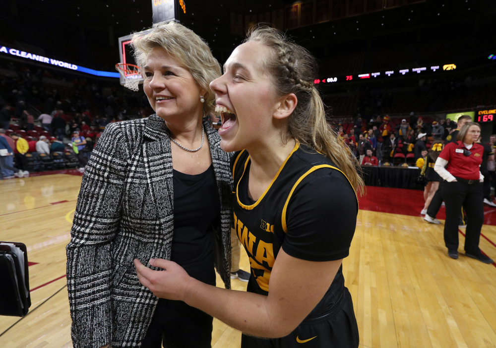Iowa Hawkeyes guard Kathleen Doyle (22) and head coach Lisa Bluder against the Iowa State Cyclones Wednesday, December 11, 2019 at Hilton Coliseum in Ames, Iowa(Brian Ray/hawkeyesports.com)