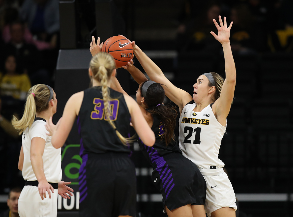 Iowa Hawkeyes forward Hannah Stewart (21) against the Northern Iowa Panthers in the Hy-Vee Classic Sunday, December 16, 2018 at Carver-Hawkeye Arena. (Brian Ray/hawkeyesports.com)