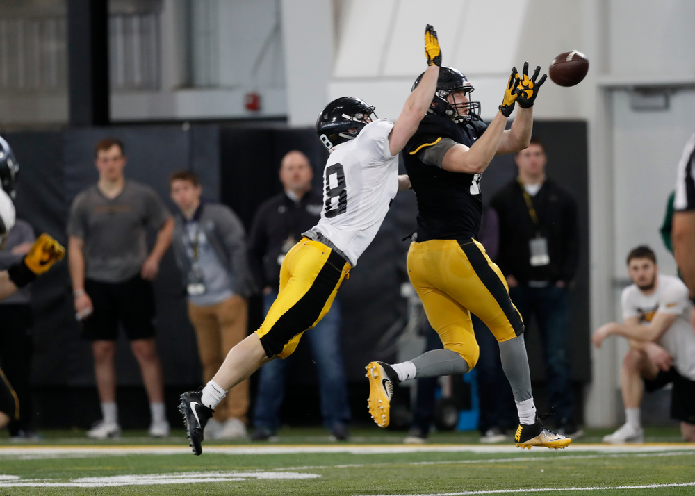 Iowa Hawkeyes tight end Drew Cook (18) during spring practice Saturday, March 31, 2018 at the Hansen Football Performance Center. (Brian Ray/hawkeyesports.com)
