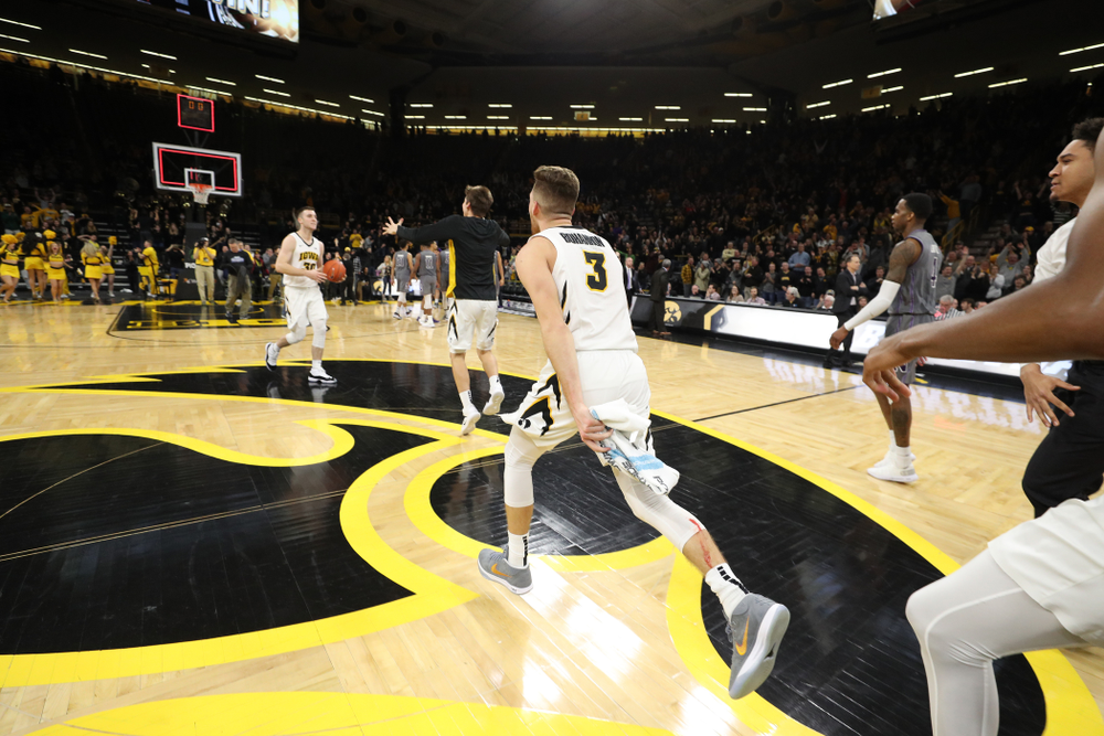 Iowa Hawkeyes guard Jordan Bohannon (3) makes the game winning three point basket against the Northwestern Wildcats Sunday, February 10, 2019 at Carver-Hawkeye Arena. (Brian Ray/hawkeyesports.com)