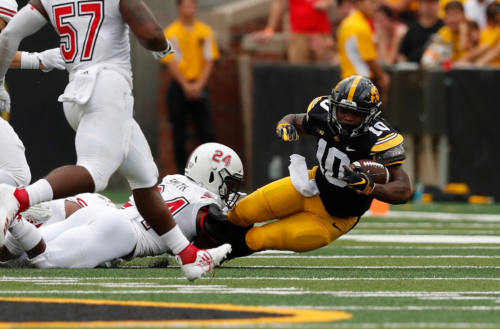 Iowa Hawkeyes running back Mekhi Sargent (10) against the Northern Illinois Huskies Saturday, September 1, 2018 at Kinnick Stadium. (Brian Ray/hawkeyesports.com)