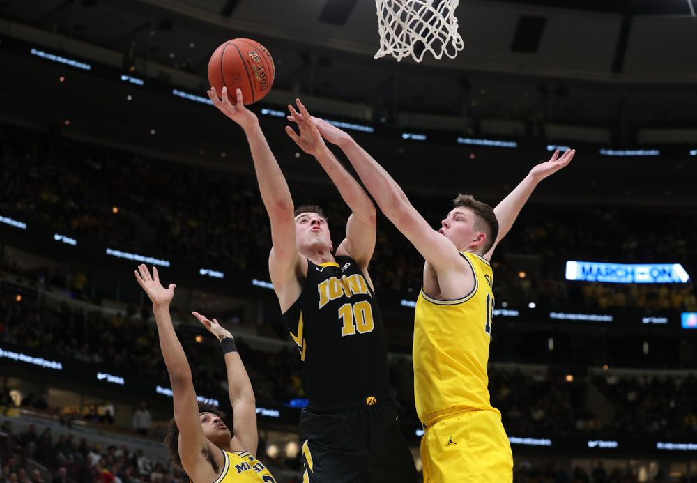 Iowa Hawkeyes guard Joe Wieskamp (10) against the Michigan Wolverines in the 2019 Big Ten Men's Basketball Tournament Friday, March 15, 2019 at the United Center in Chicago. (Brian Ray/hawkeyesports.com)