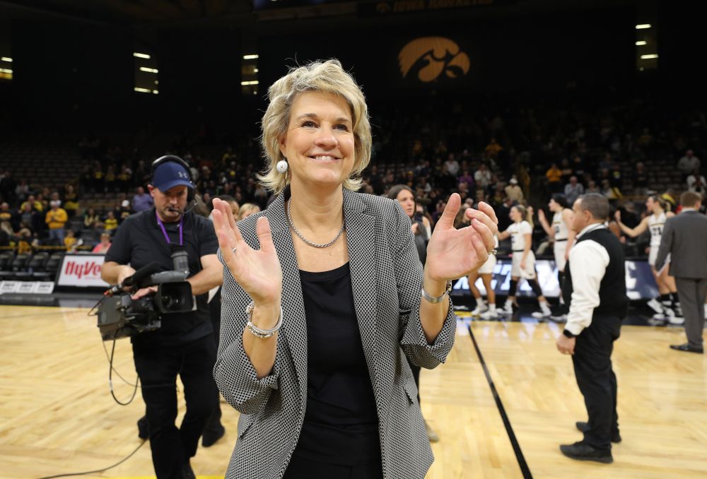 Iowa Hawkeyes head coach Lisa Bluder against the Wisconsin Badgers Monday, January 7, 2019 at Carver-Hawkeye Arena. (Brian Ray/hawkeyesports.com)