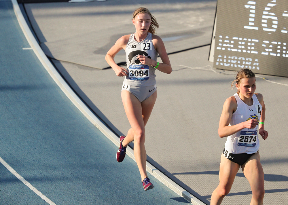 Iowa's Jessica McKee runs the women's 10,000 meter event during the first day of the Drake Relays at Drake Stadium in Des Moines on Thursday, Apr. 25, 2019. (Stephen Mally/hawkeyesports.com)