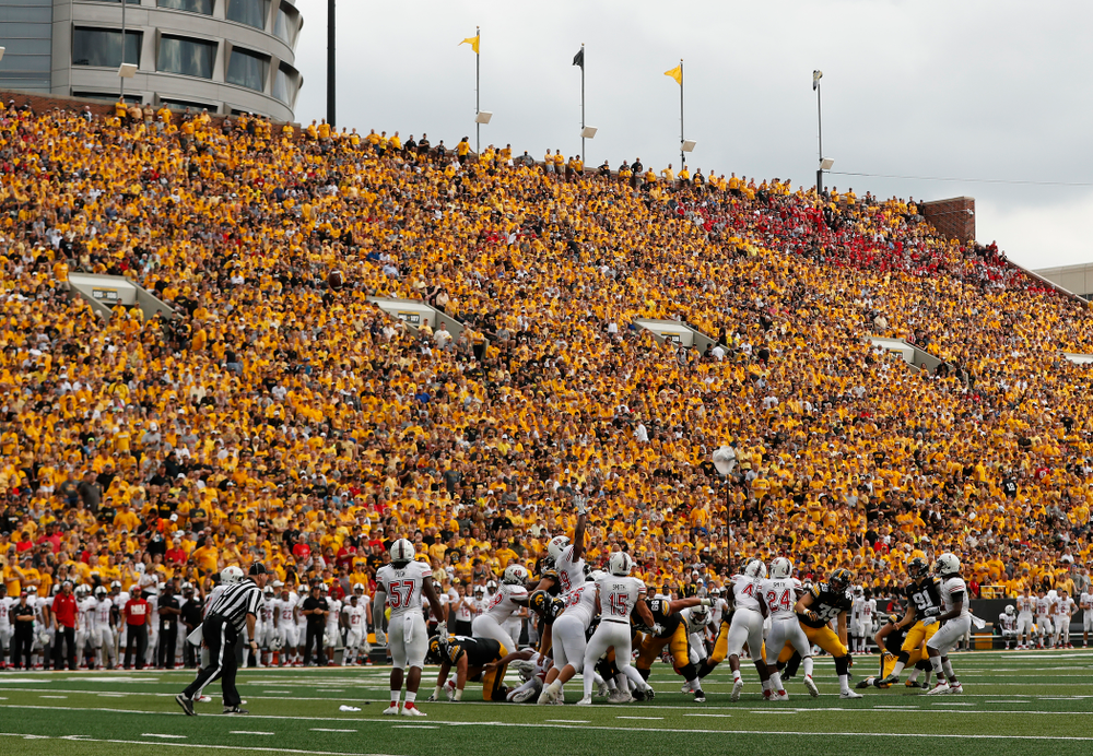 Iowa Hawkeyes place kicker Miguel Recinos (91) kicks a field goal against the Northern Illinois Huskies Saturday, September 1, 2018 at Kinnick Stadium. (Brian Ray/hawkeyesports.com)