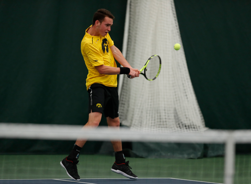 Kareem Allaf against the Illinois Fighting Illini Saturday, March 31, 2018 at Hawkeye Tennis and Recreation Center. (Brian Ray/hawkeyesports.com)