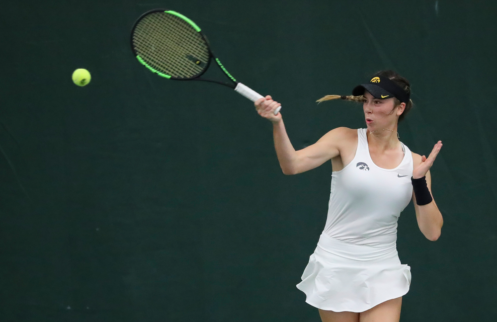Samantha Mannix returns a shot in a singles match during the second day of the ITA Central Regional Championships at the Hawkeye Tennis and Recreation Complex on October 13, 2018. (Tork Mason/hawkeyesports.com)