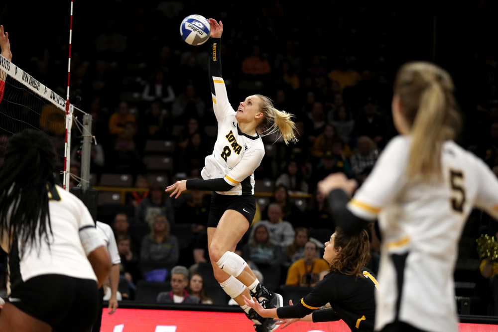 Iowa Hawkeyes right side hitter Reghan Coyle (8) against the Ohio State Buckeyes Saturday, November 24, 2018 at Carver-Hawkeye Arena. (Brian Ray/hawkeyesports.com)