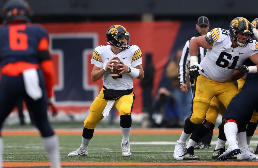 Iowa Hawkeyes quarterback Nate Stanley (4) against the Illinois Fighting Illini Saturday, November 17, 2018 at Memorial Stadium in Champaign, Ill. (Brian Ray/hawkeyesports.com)