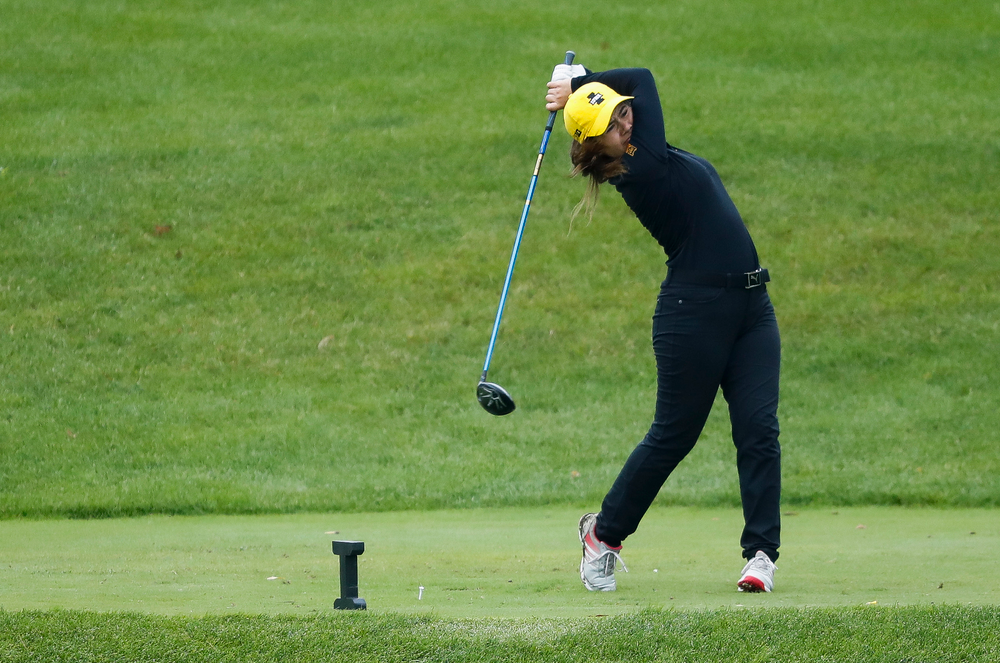 Iowa's Manuela Lizarazu tees off during the final round of the Diane Thomason Invitational at Finkbine Golf Course on September 30, 2018. (Tork Mason/hawkeyesports.com)