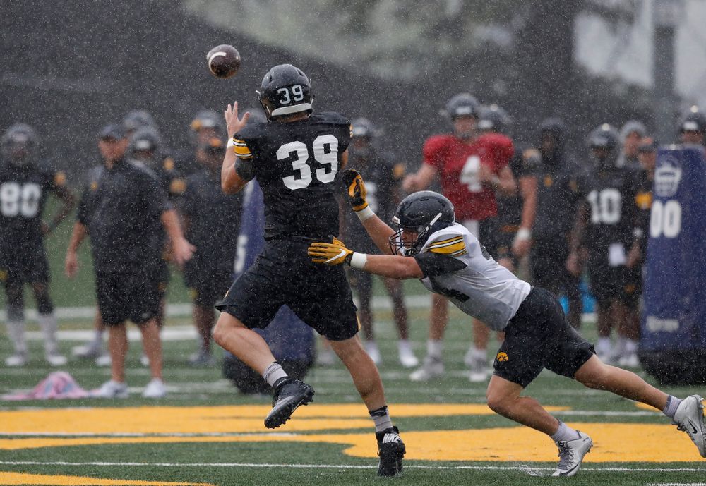 Iowa Hawkeyes tight end Nate Wieting (39) during camp practice No. 15 Monday, August 20, 2018 at the Hansen Football Performance Center. (Brian Ray/hawkeyesports.com)