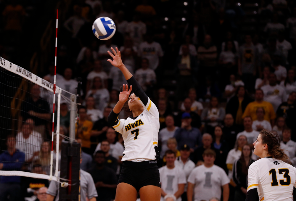 Iowa Hawkeyes setter Gabrielle Orr (7) against the Michigan State Spartans Friday, September 21, 2018 at Carver-Hawkeye Arena. (Brian Ray/hawkeyesports.com)