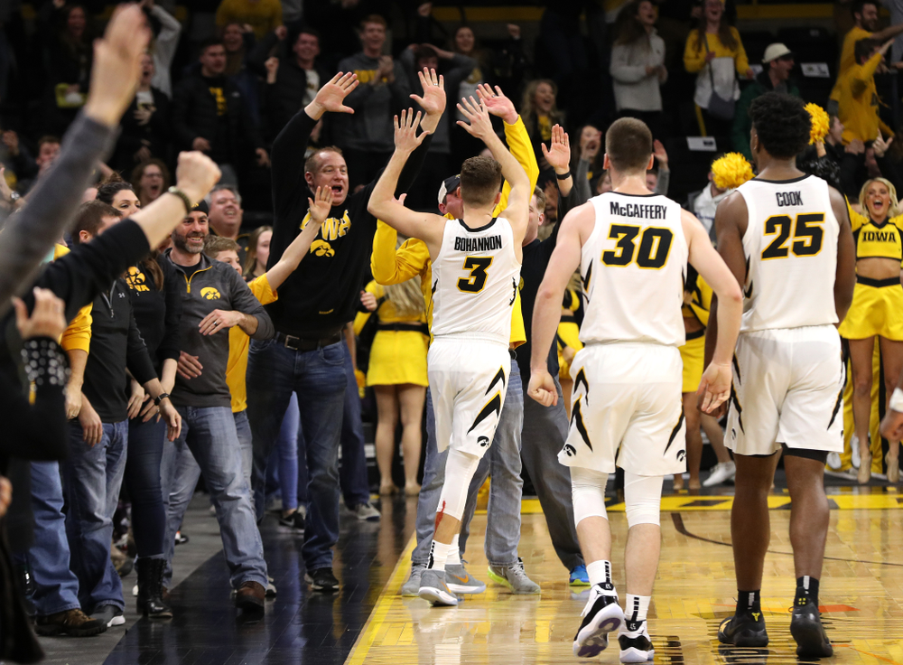 Iowa Hawkeyes guard Jordan Bohannon (3) makes the game winning three point basket against the Northwestern Wildcats Sunday, February 10, 2019 at Carver-Hawkeye Arena. (Brian Ray/hawkeyesports.com)
