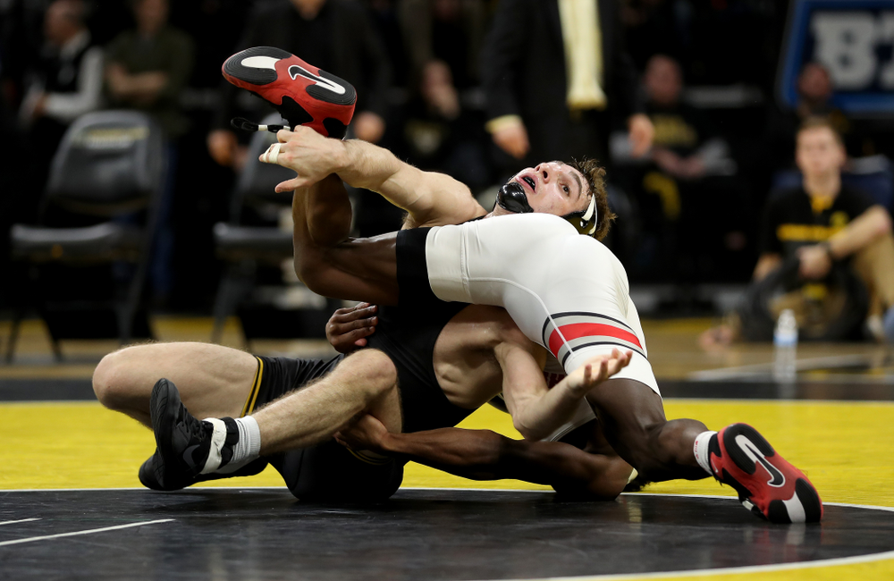 Iowa’s Austin DeSanto wrestles Ohio State’s Jordan Decatur at 133 pounds Friday, January 24, 2020 at Carver-Hawkeye Arena. DeSanto won the match with a 21-3 tech fall. (Brian Ray/hawkeyesports.com)