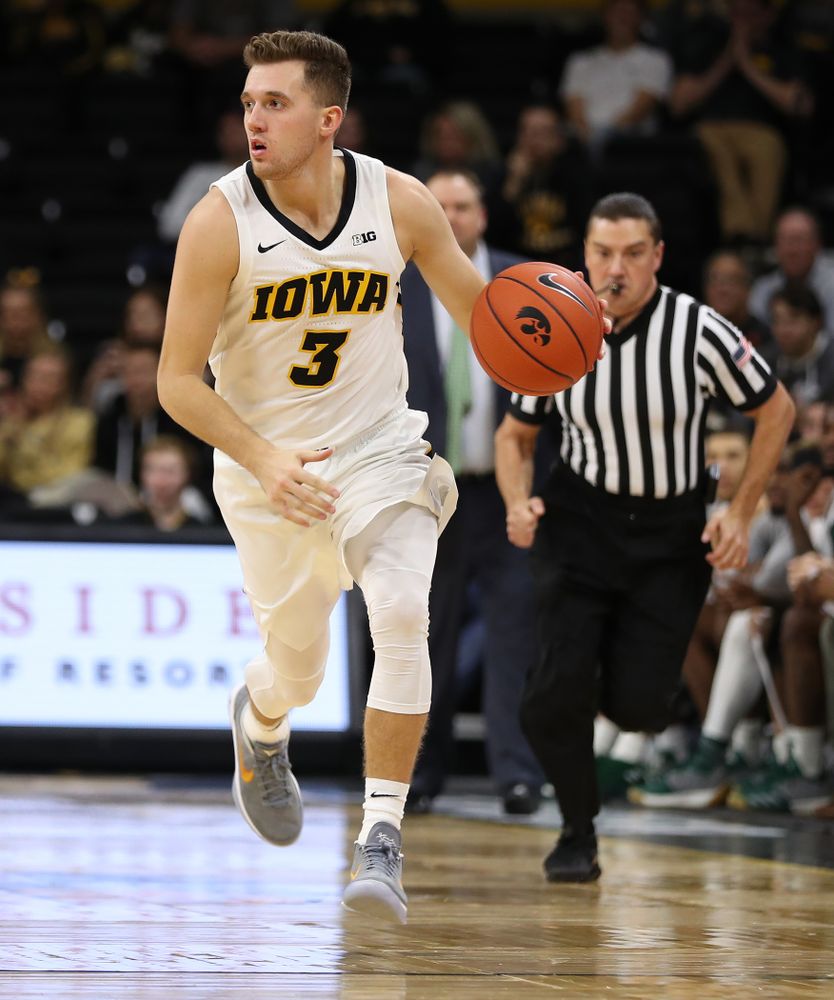 Iowa Hawkeyes guard Jordan Bohannon (3) against UW Green Bay Sunday, November 11, 2018 at Carver-Hawkeye Arena. (Brian Ray/hawkeyesports.com)