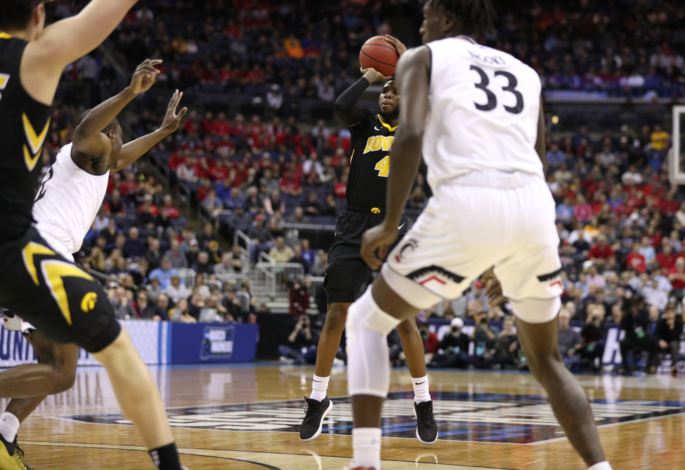 Iowa Hawkeyes guard Isaiah Moss (4) against the Cincinnati Bearcats in the first round of the 2019 NCAA Men's Basketball Tournament Friday, March 22, 2019 at Nationwide Arena in Columbus, Ohio. (Brian Ray/hawkeyesports.com)