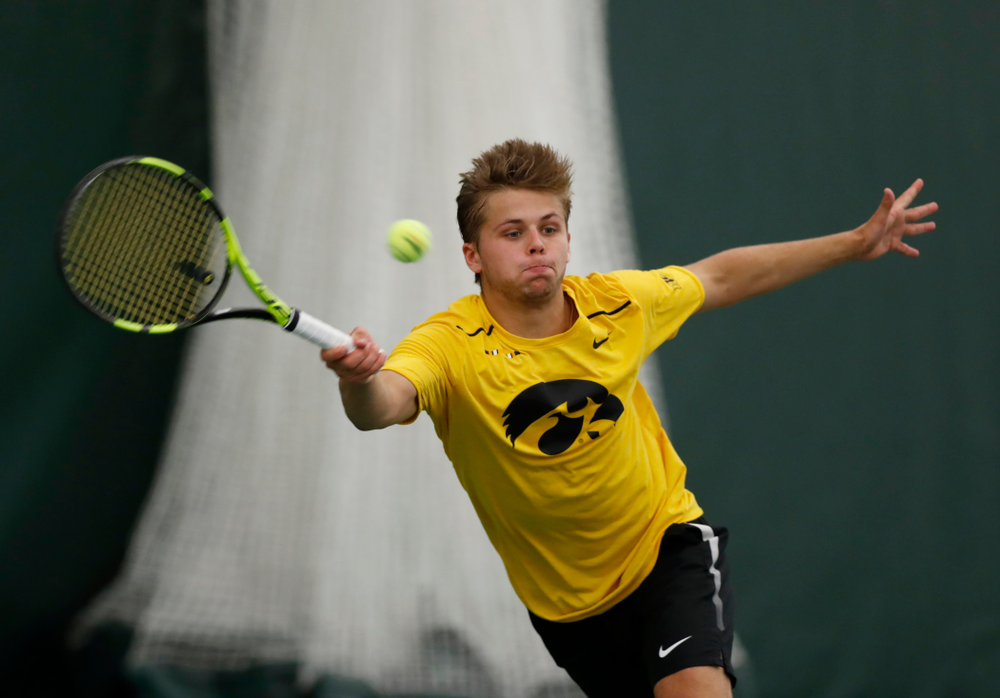 Will Davies against the Illinois Fighting Illini Saturday, March 31, 2018 at Hawkeye Tennis and Recreation Center. (Brian Ray/hawkeyesports.com)