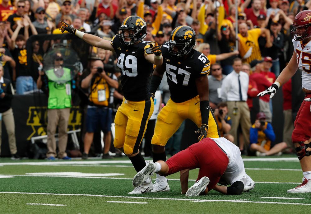 Iowa Hawkeyes linebacker Nick Niemann (49) celebrates after sacking Iowa State Cyclones quarterback Kyle Kempt (17) Saturday, September 8, 2018 at Kinnick Stadium. (Brian Ray/hawkeyesports.com)
