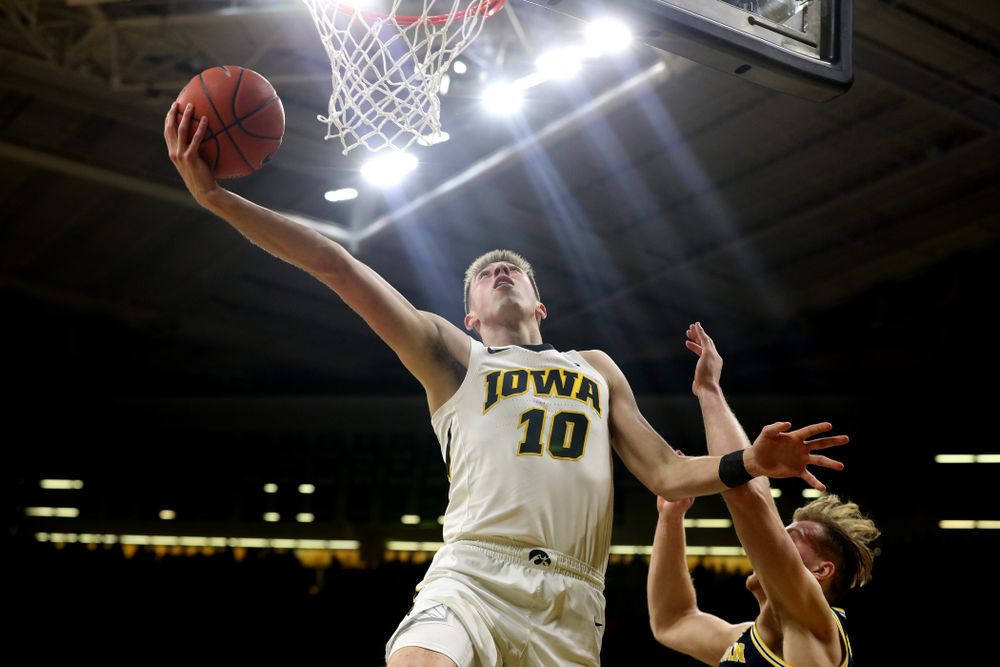 Iowa Hawkeyes guard Joe Wieskamp (10) against the Michigan Wolverines Friday, February 1, 2019 at Carver-Hawkeye Arena. (Brian Ray/hawkeyesports.com)