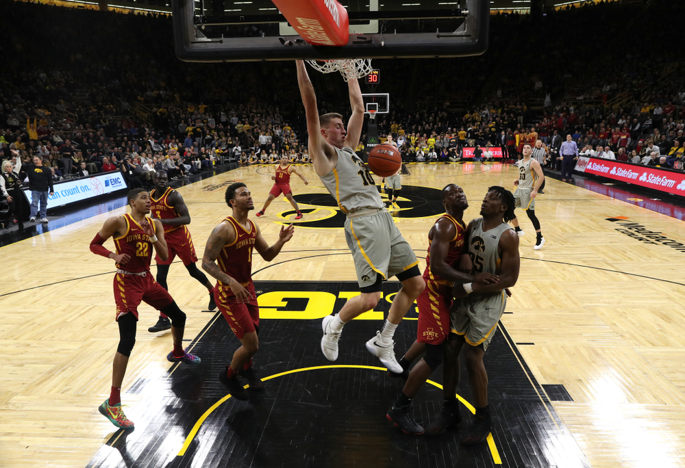 Iowa Hawkeyes guard Joe Wieskamp (10) dunks the ball against the Iowa State Cyclones in the Iowa Corn Cy-Hawk Series Thursday, December 6, 2018 at Carver-Hawkeye Arena. (Brian Ray/hawkeyesports.com)