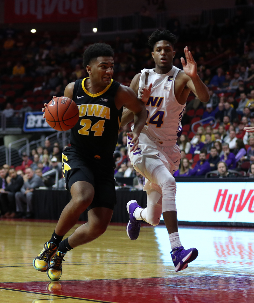 Iowa Hawkeyes guard Nicolas Hobbs (24) against the Northern Iowa Panthers in the Hy-Vee Classic Saturday, December 15, 2018 at Wells Fargo Arena in Des Moines. (Brian Ray/hawkeyesports.com)