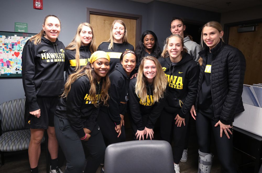 The Iowa WomenÕs Basketball team volunteers at DVIP during the annual Iowa Athletics Day of Caring Sunday, April 28, 2019 in Iowa City. (Brian Ray/hawkeyesports.com)