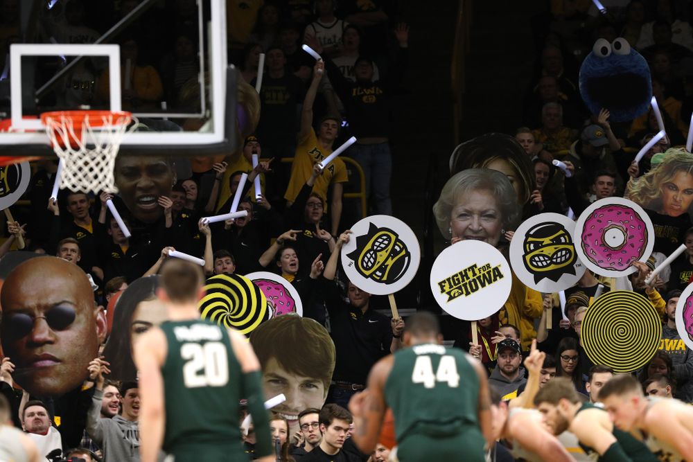 Fans cheer for the Iowa Hawkeyes against the Michigan State Spartans Thursday, January 24, 2019 at Carver-Hawkeye Arena. (Brian Ray/hawkeyesports.com)