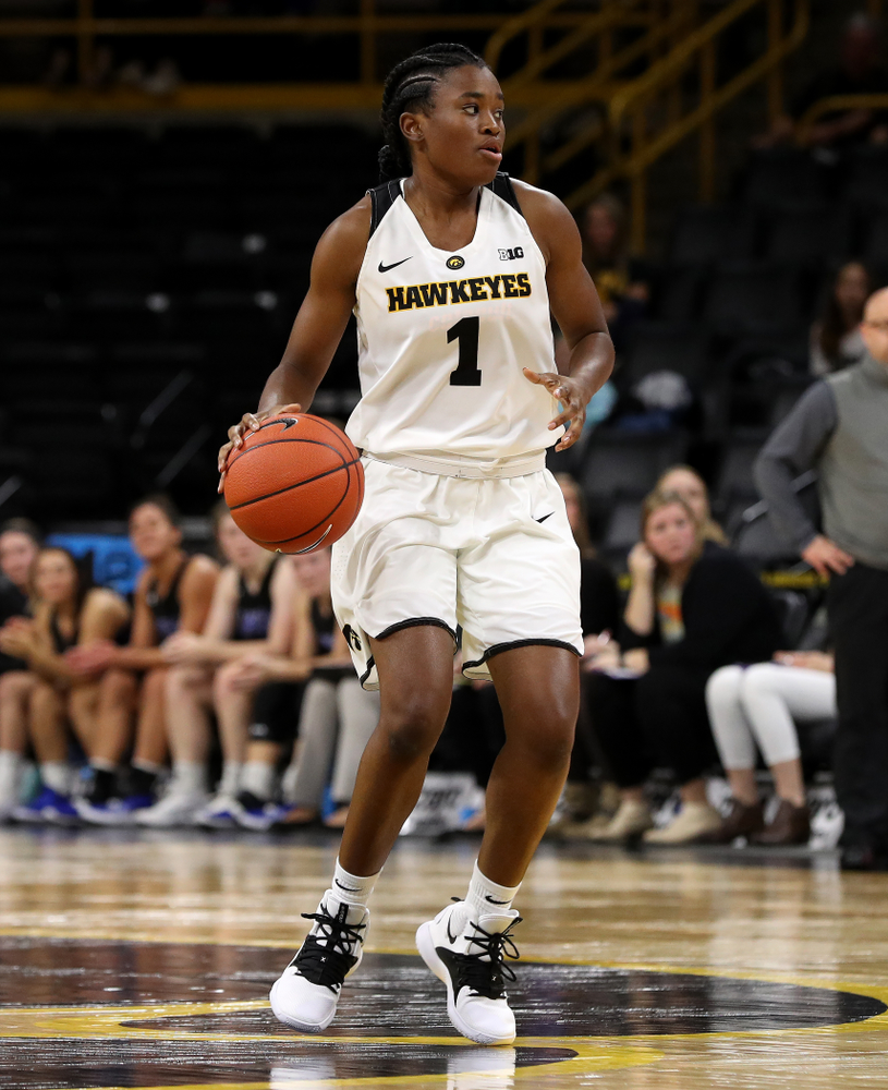 Iowa Hawkeyes guard Tomi Taiwo (1) against Dakota Wesleyan University Tuesday, November 6, 2018 at Carver-Hawkeye Arena. (Brian Ray/hawkeyesports.com)