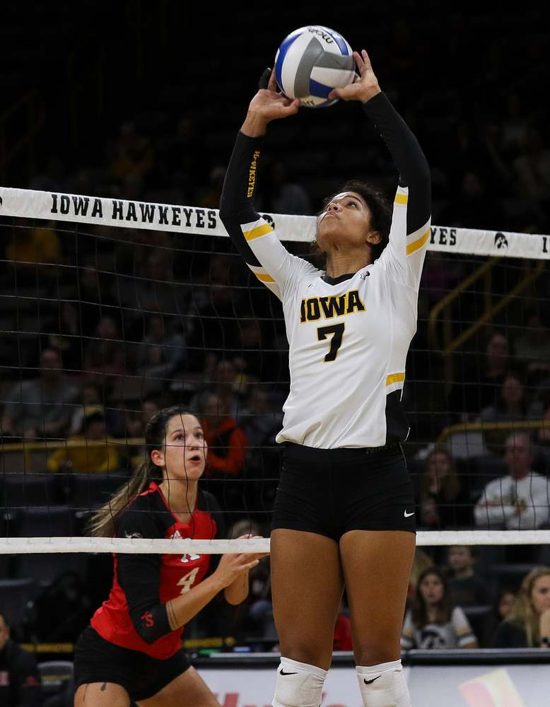 Iowa Hawkeyes setter Brie Orr (7) sets the ball during a match against Rutgers at Carver-Hawkeye Arena on November 2, 2018. (Tork Mason/hawkeyesports.com)