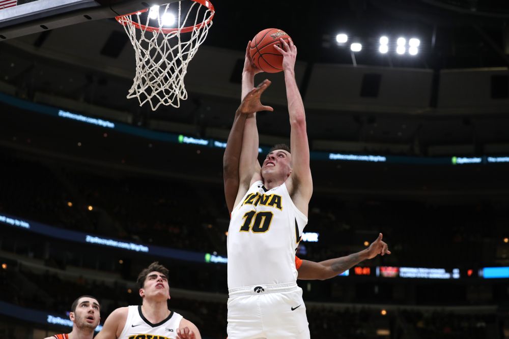 Iowa Hawkeyes guard Joe Wieskamp (10) against the Illinois Fighting Illini in the 2019 Big Ten Men's Basketball Tournament Thursday, March 14, 2019 at the United Center in Chicago. (Brian Ray/hawkeyesports.com)