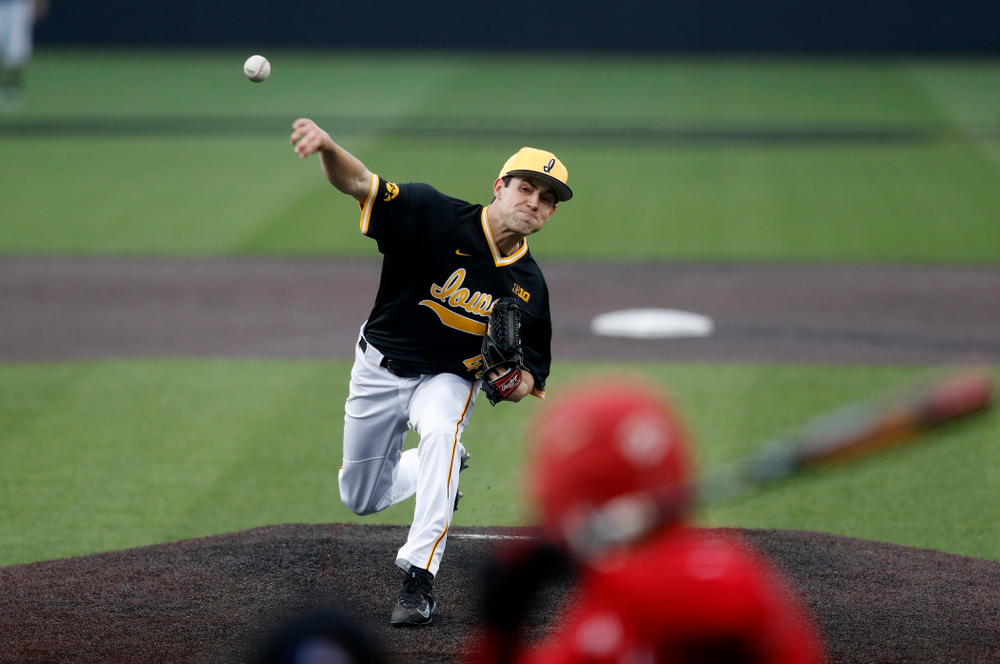 Iowa Hawkeyes pitcher Grant Leonard (43) against the Bradley Braves Wednesday, March 28, 2018 at Duane Banks Field. (Brian Ray/hawkeyesports.com)