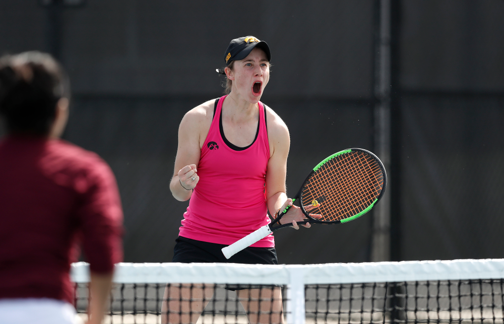Elise Van Heuvelen against Minnesota Friday, April 20, 2018 at the Hawkeye Tennis and Recreation Center. (Brian Ray/hawkeyesports.com)