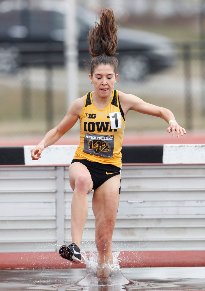 Iowa's Marta Bote Gonzalez runs the 3000 meter steeplechase during the 2018 MUSCO Twilight Invitational Thursday, April 12, 2018 at the Cretzmeyer Track. (Brian Ray/hawkeyesports.com)