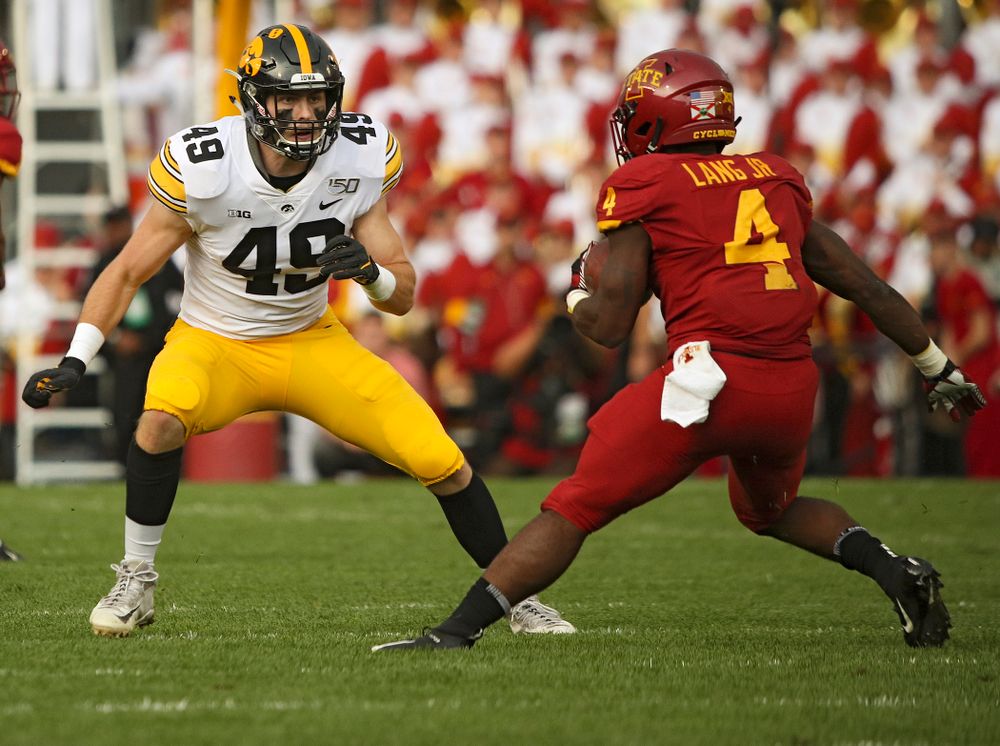 Iowa Hawkeyes linebacker Nick Niemann (49) closes in during the first quarter of their Iowa Corn Cy-Hawk Series game at Jack Trice Stadium in Ames on Saturday, Sep 14, 2019. (Stephen Mally/hawkeyesports.com)