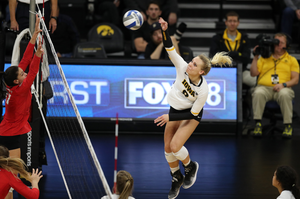 Iowa Hawkeyes right side hitter Reghan Coyle (8) against the Ohio State Buckeyes Saturday, November 24, 2018 at Carver-Hawkeye Arena. (Brian Ray/hawkeyesports.com)