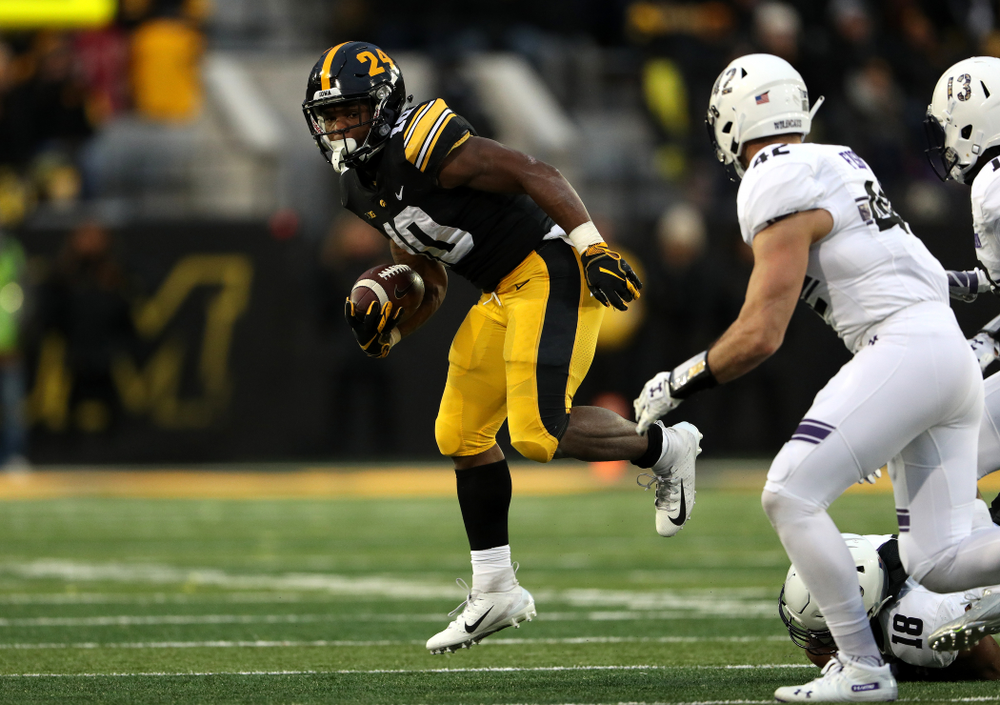 Iowa Hawkeyes running back Mekhi Sargent (10) against the Northwestern Wildcats Saturday, November 10, 2018 at Kinnick Stadium. (Brian Ray/hawkeyesports.com)